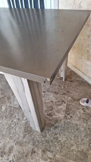 طاولة اكل حجم كبير متينه جدا