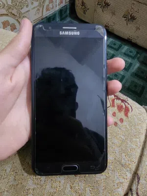 Samsung Galaxy J7 16 GB in Sana'a
