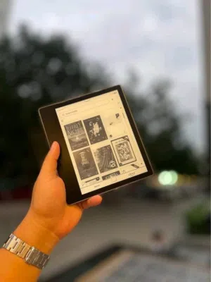 Kindle Oasis eReader كيندل أواسيس جهاز قراءة إلكتروني English: Kindle Oasis is a premium eRead