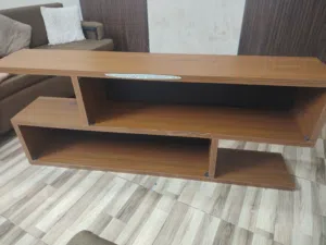 طاولة تلفزيون للبيع
