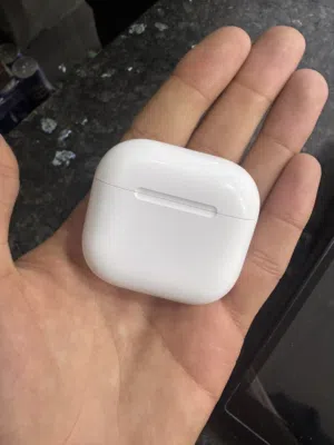 Airpods 4 اصليات للبيع.