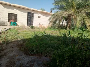 5 Bedrooms . 3 Bathrooms . 300 m20