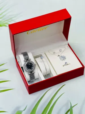 ساعات نسائية للبيع