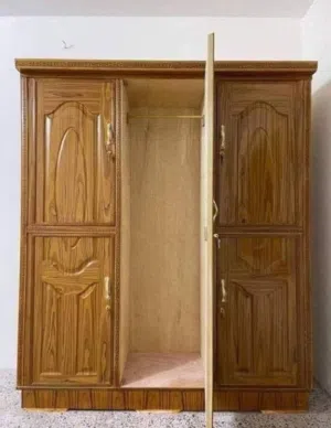 نجارة وصبغ وتصليخ كافة أنواع الخشب