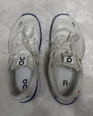On cloud white size 41