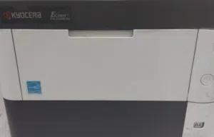 مكنة طباعة kyocera fs -2100dn ابيض و اسود معاها زجاجة حبر بتعتها