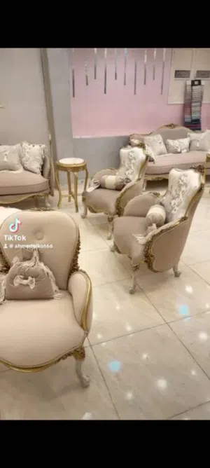 طقم كلاسيكي زان دمياطي خشب زان درجه أولى مع جوده عاليه في التشطيب و الدهان