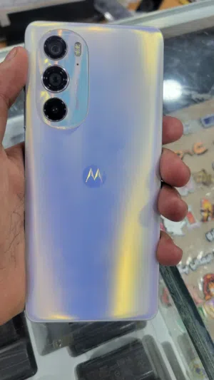 Motorola Edge 30 Pro الذاكرة 128 جيجا  الرام 12  رسمي يشغل اي شريحه