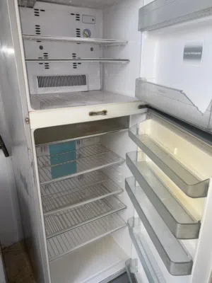 ثلاجه وغاز للبيع