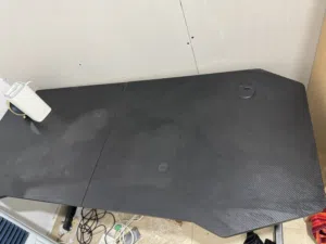 طاولة مكتب وكمبيوتر للجيمنج