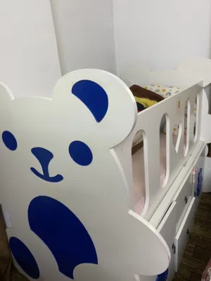 سرير أطفال شبه جديد