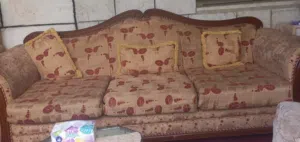 طقم كنب بحالة ممتازة للبيع 10 مقاعد  عدد القطع 6 1 ثلاثية 2 ثنائية 3 مفرد العنوان الياسمين