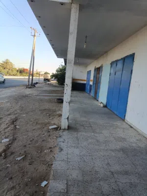 خمسة محلات تجارية للإيجار