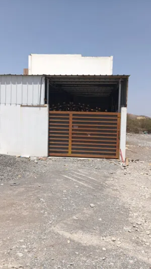 مخزن للإيجار في بركة الموز