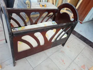 تخت مع الفرشه