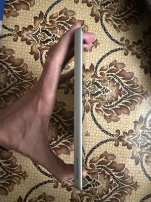 سلام عليكم ايباد لابتوب ويندوز جهاز شغال وكلشي مابيه ونضيف عيبة الوحيد البطارية لازم تخليه عل شحن
