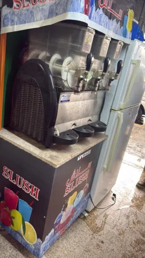 ماكنه سلاش مع طاولتها