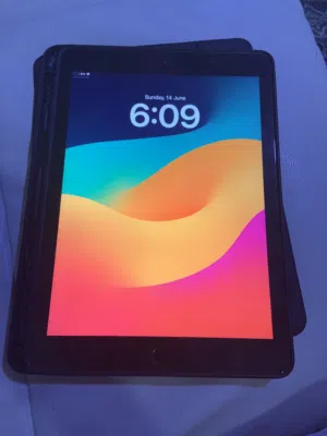 For sale: iPad 6, clean, 32GB, with screen protector and case.