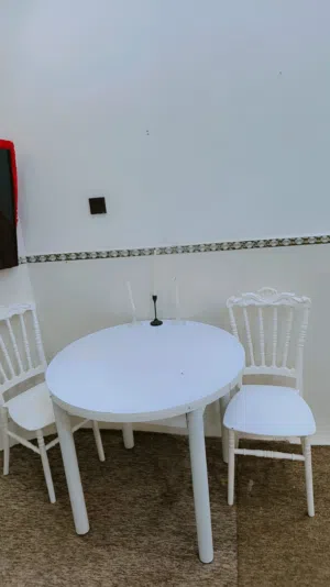 ميز طعام مع