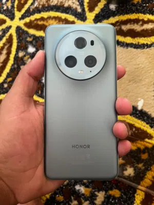 هونر ماجك 5 برو مستخدم نظافه 100/100 كامل ملحقات كارتون وشاحنه مكفول من كلشي