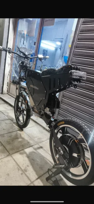 دراجة كهربائية فاخرة للبيع مستخدمة يومين فقط.