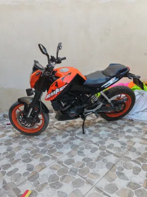 دراجة نارية محرك ريسنج انجكشن  KTM DUKE 200 CC