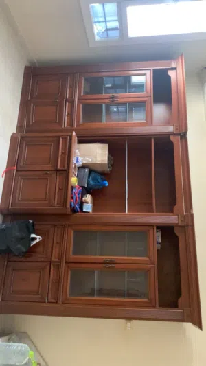 مكتبة للبيع