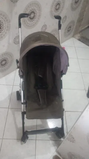 عربات اطفال في حالة جيدة
