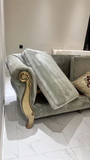 بيع كنب مستعمل  مكون من 3 قطع