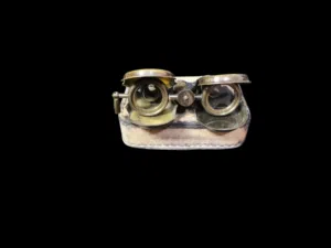 منظار قديم نحاس بسعر 15 دينار نهائي