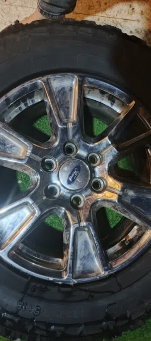 اطارات مع جنطات مستعمل مقاس 275/65/18