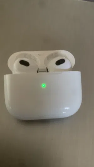 سماعة Airbods اصلي للبيع