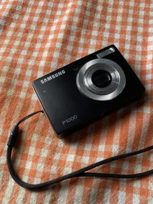 كاميرا سامسونج Samsung   مستوردة من خارج العراق (مو صينية)  P:1000  10.2 Mega pixels
