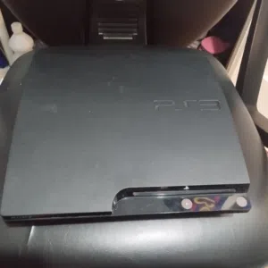 ps3 slim flashé n9ya HDD 300GB