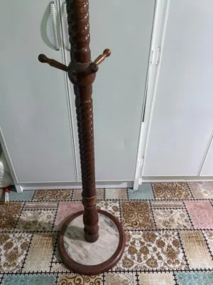 شمعه تعليك لبس استعمال قليل جديده ونظيفه وقويه جداً وقاعدتها مرمر بيها مجال
