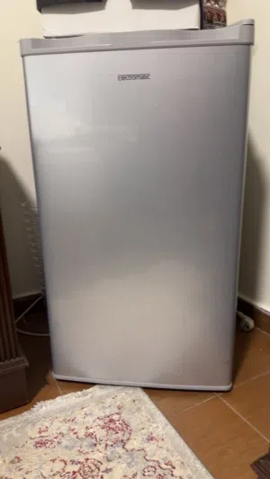 ثلاجه وغساله استعمال نظيف شبه وكاله مافيهم ولا اي ضرر