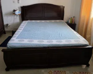 bed king size 2 cots n side table n mattress