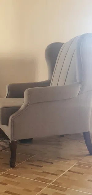 كنب مفرد عدد2 بحاله ممتازة للبيع او البدل بكنب ريكلاينر مفرد