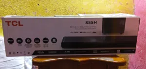 السماعة الظاهرة في الصورة هي TCL S55H (ساوند بار 2.1 مع صب ووفر لاسلكي، Dolby Atmos).