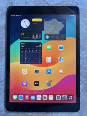 IPad 9 64gb with sim card  ايباد 9 64 ذاكرة مع بطاقة نت. مناسب للدراسة