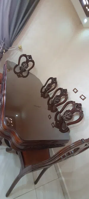 طاولة سفرة خشب زان شبه جديدة