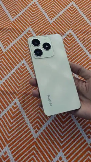 realme C61 للبيع الجهاز وكالة واستخدام بسيط مواصفات جبارة بطاريه  5000 شحن سريع