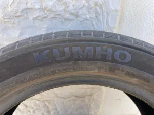 للبيع 4 إطارات KUMHO مقاس 235/50 R19 99V. إستعمال خفيف  ID4