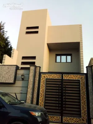 فيلا دورين عين زارة النصب التذكاري بداية شارع هابي لاند.