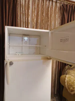 ثلاجة للبيع