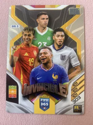 بطاقات كرة القدم تجمع كثير من اللاعبين كلين امبابي ويميل يمال والحرس مارتنيز و جود بلغك هام