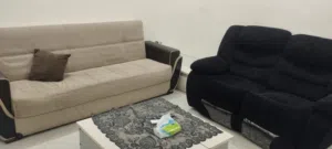 طقم كنب ريكلاينر اسود للبيع  + صوفا بيد لون بيج