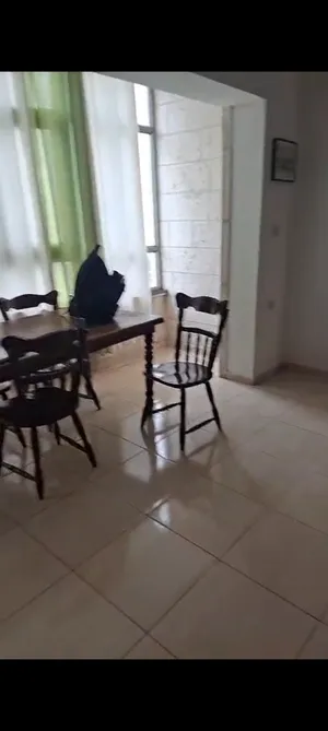 شقه للبيع طابق اول فوق الشارع مساحه 150متر في بتونيا