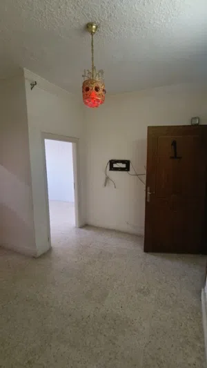 شقة فارغه للايجار في شميساني ديلوكس