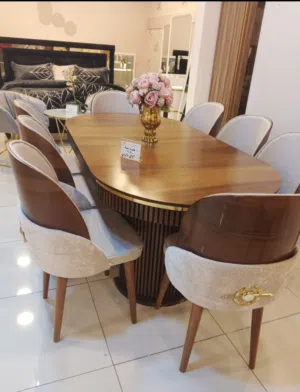 طاوله سفره بحالة الوكاله نظيفه جدا معها 8 كراسي وطبعن مفصلها زجاج عليها ومعها كفر قماش الكراسي